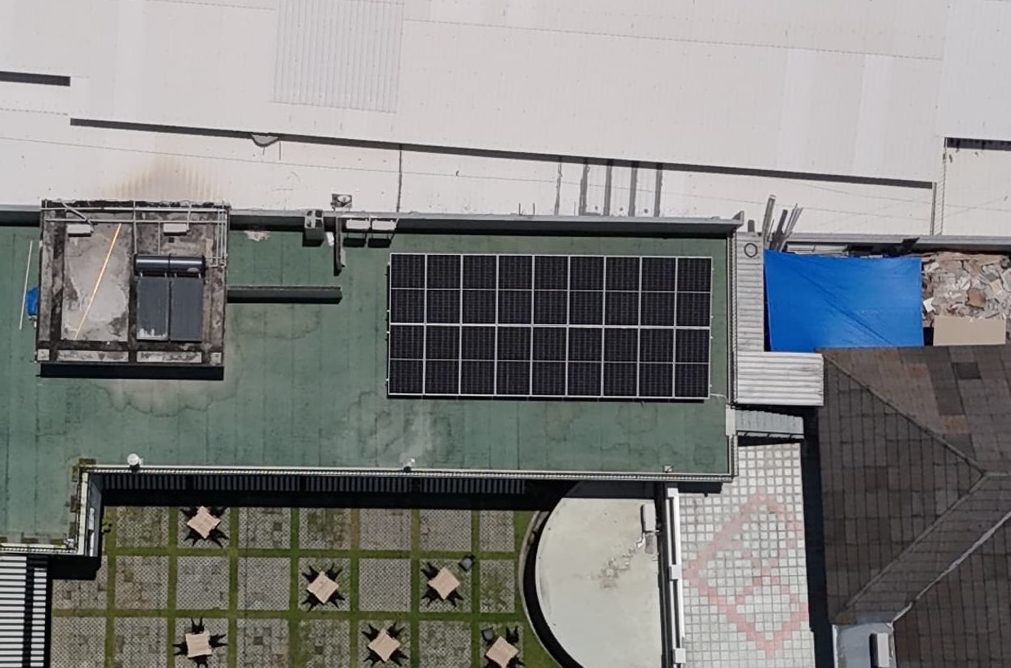 Pembangkit Listrik Tenaga Surya Atap di Wisma Bank Indonesia Makassar