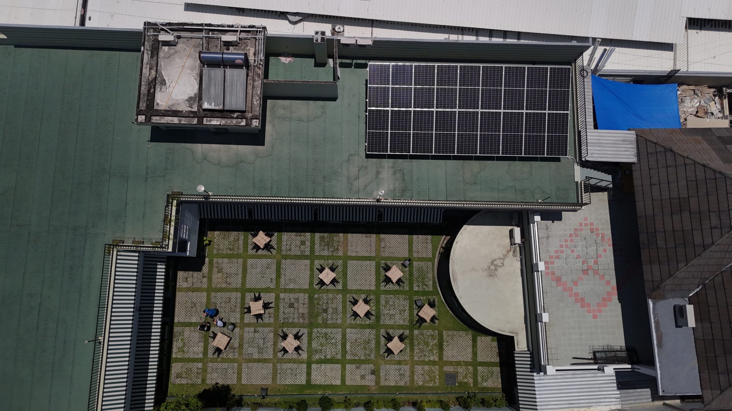 Pembangkit Listrik Tenaga Surya Atap di Wisma Bank Indonesia Makassar