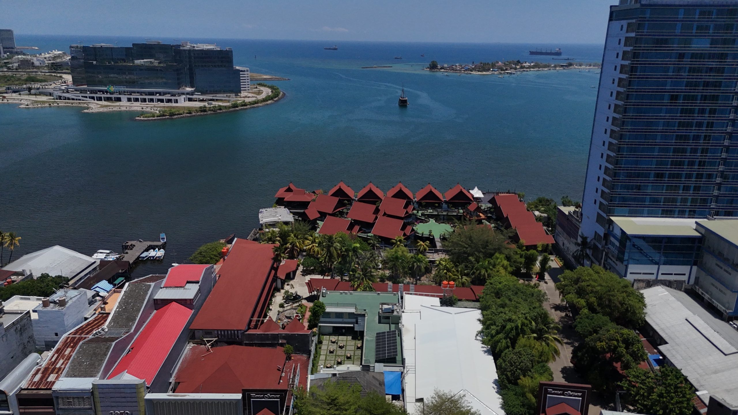 Pembangkit Listrik Tenaga Surya Atap di Wisma Bank Indonesia Makassar